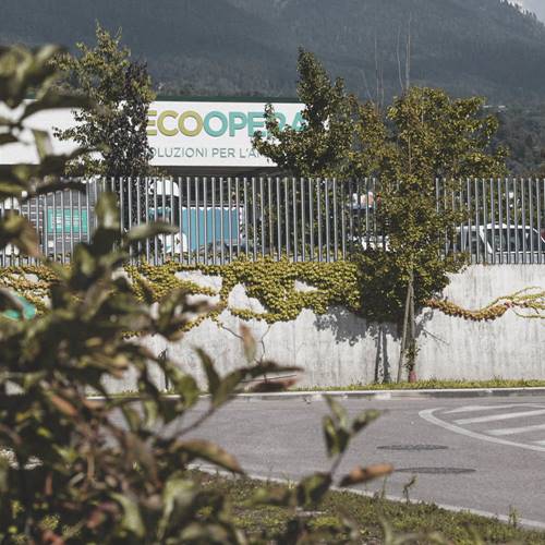 Una delle sedi di Ecoopera, ditta per lo smaltimento rifiuti